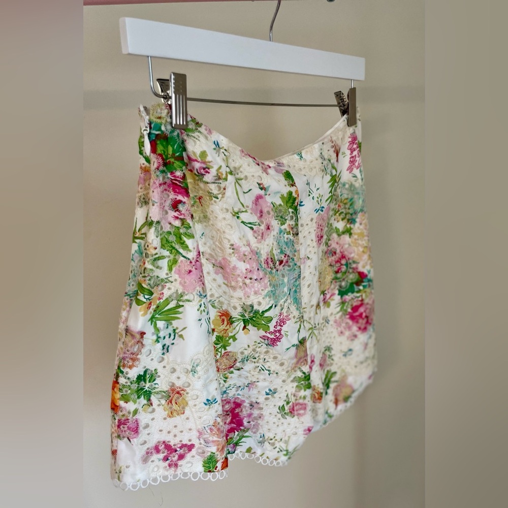 Sommerset Eyelet Circle Trim Shorts - Picture 6 of 8